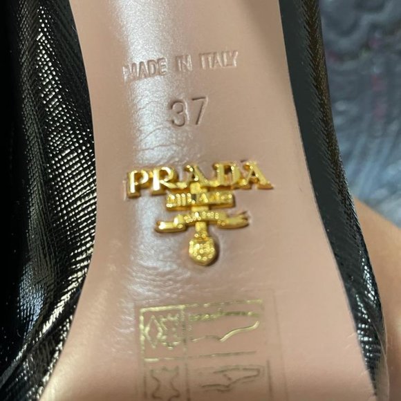 $950 Sz 7 Prada Women Patent Leather Black Platform Pumps (US 7) 4" heel - Picture 5 of 8